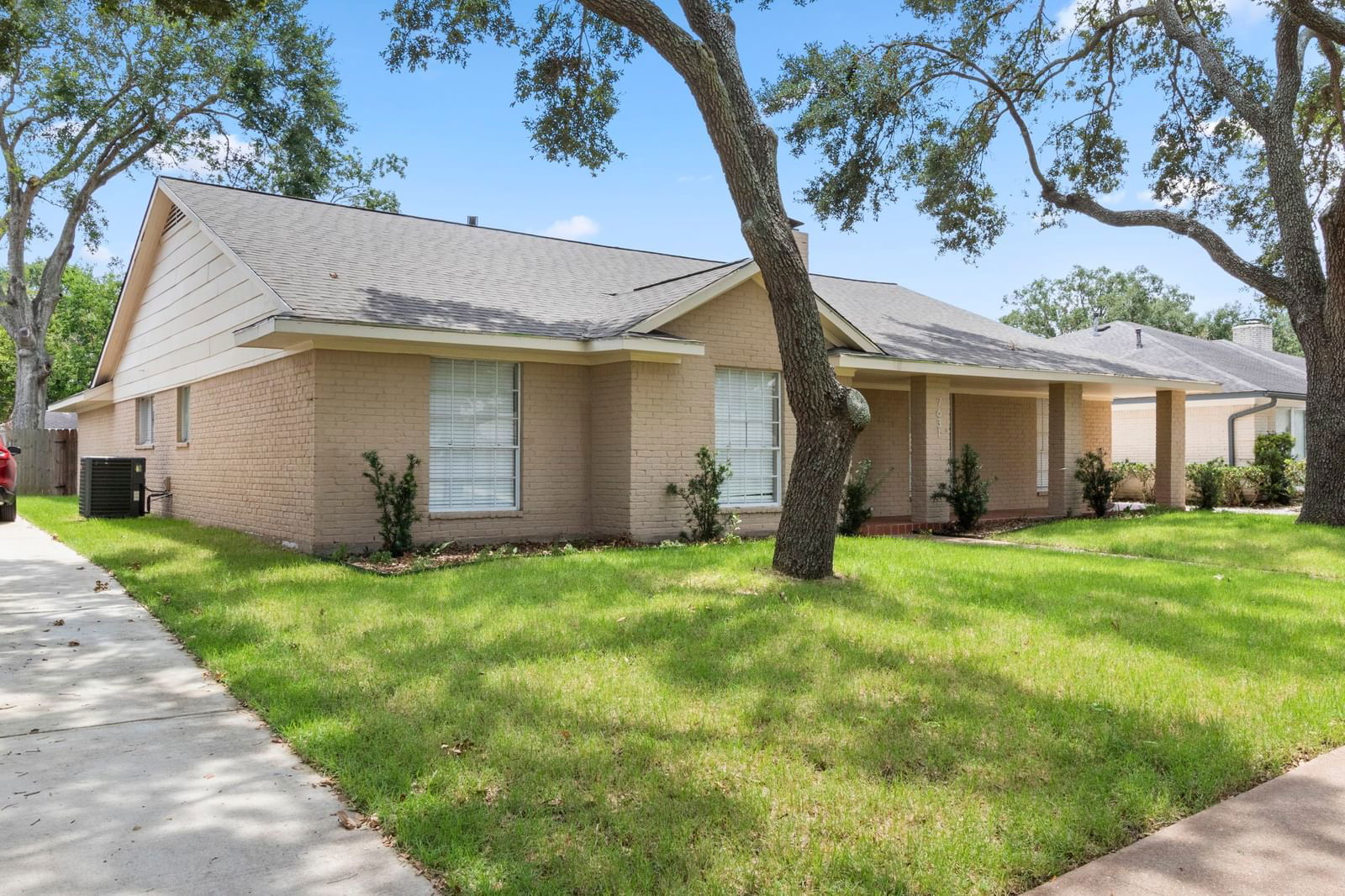 Real estate property located at 7631 Braesdale, Harris, Maplewood West R/P, Houston, TX, US