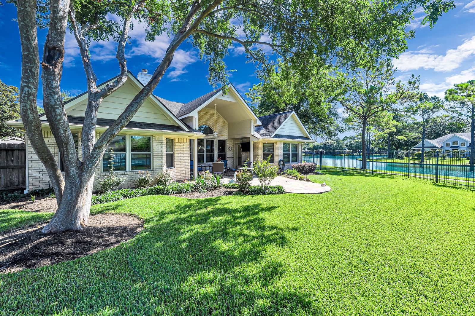 Real estate property located at 2507 Crystal Lake, Fort Bend, Pecan Lakes, Richmond, TX, US