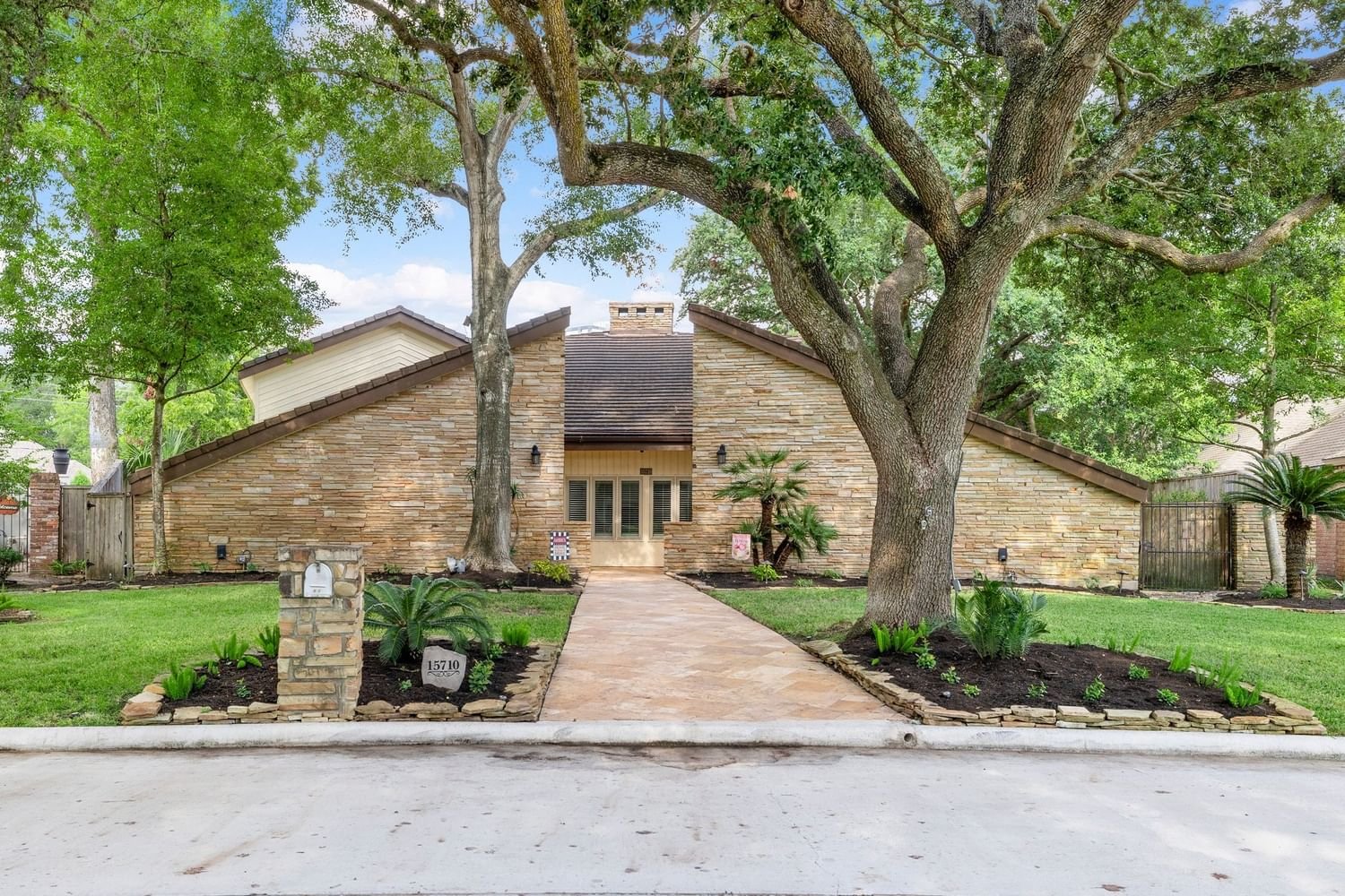 Real estate property located at 15710 Fleetwood Oaks, Harris, Houston, TX, US