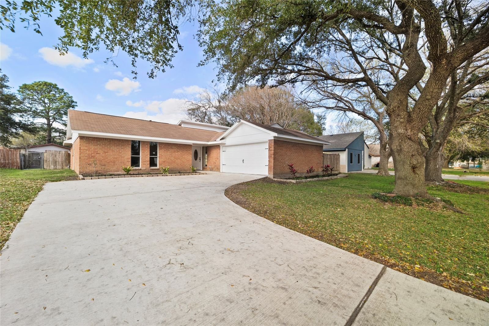 Real estate property located at 3406 Surrey, Harris, Kountry Klub Village Sec 02, Baytown, TX, US