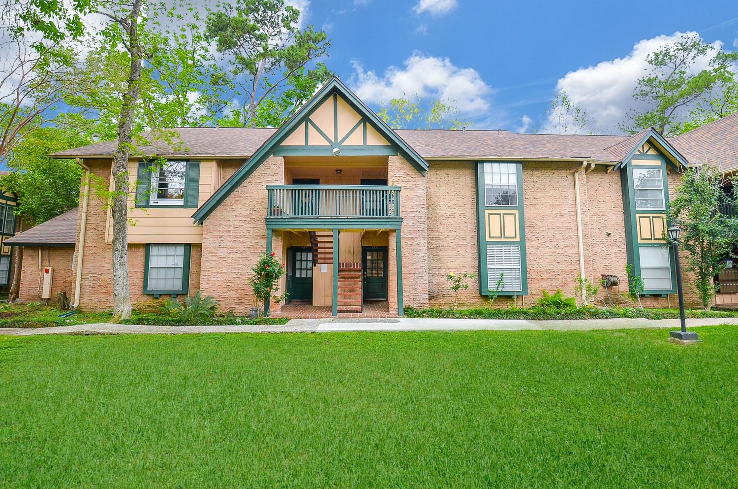 Real estate property located at 8229 Kingsbrook #125, Harris, Bayou Bend T/H Condo, Houston, TX, US