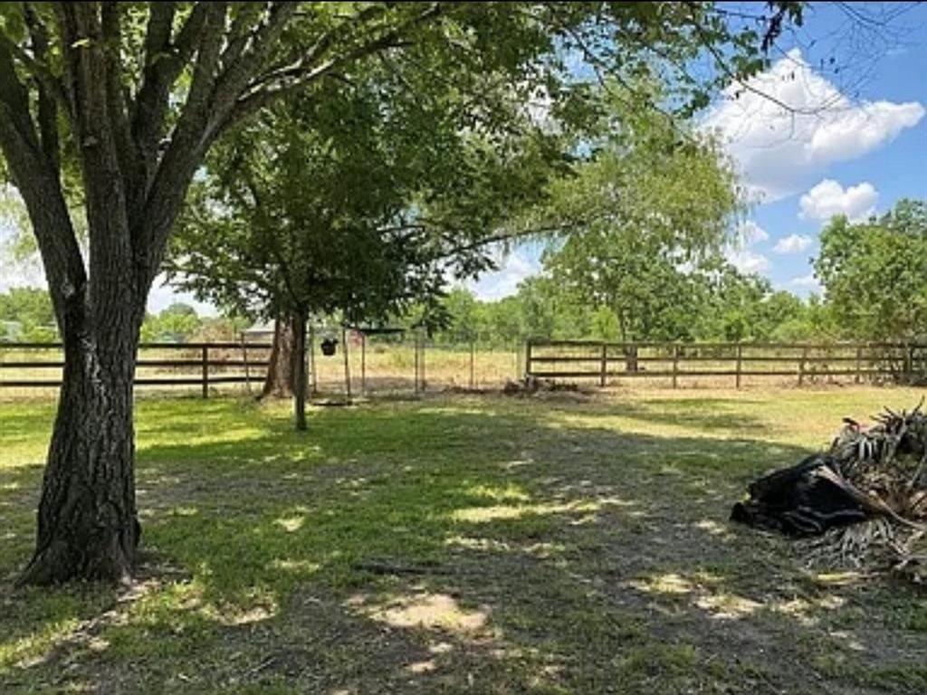 Real estate property located at 2219 County Road 174, Brazoria, H T & B R R, Rosharon, TX, US