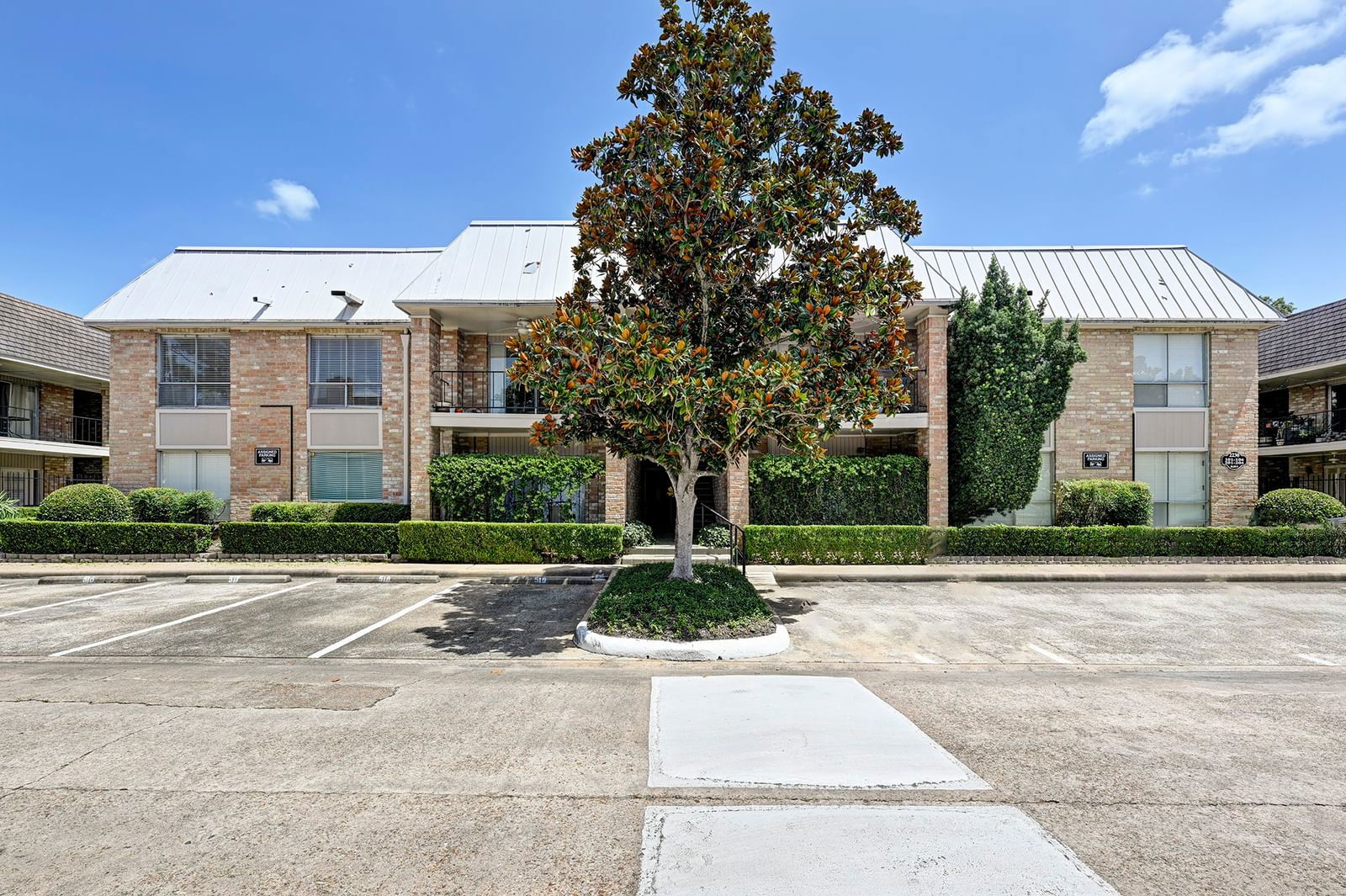 Real estate property located at 2230 Piney Point #104, Harris, Deerwood Gardens, Houston, TX, US
