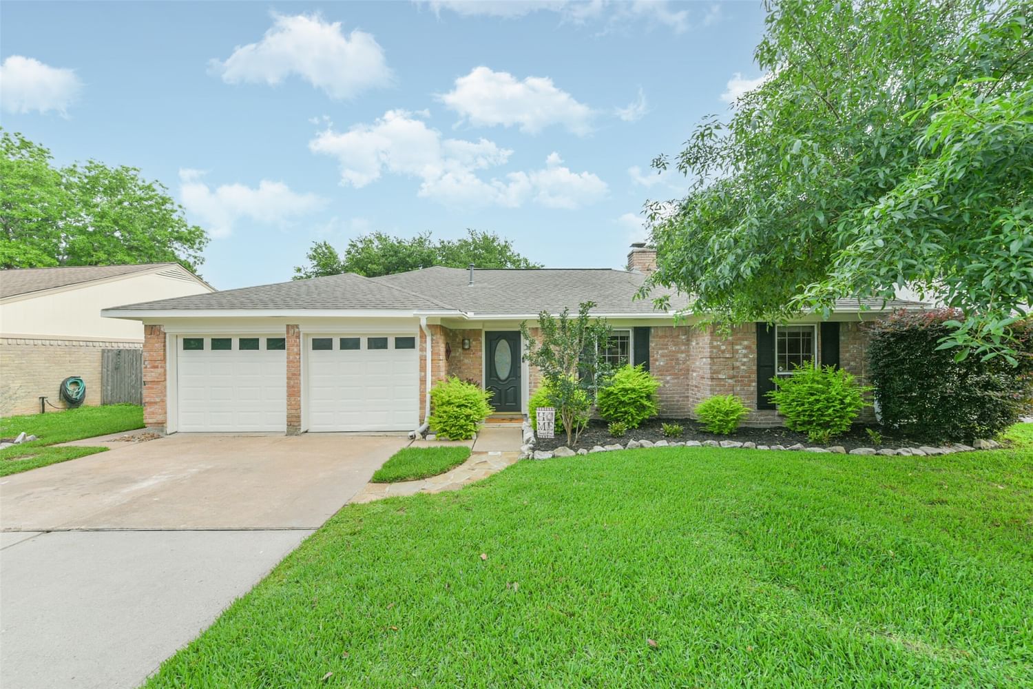 Real estate property located at 823 Bradwell, Harris, Meadowgreen Sec 01, Houston, TX, US