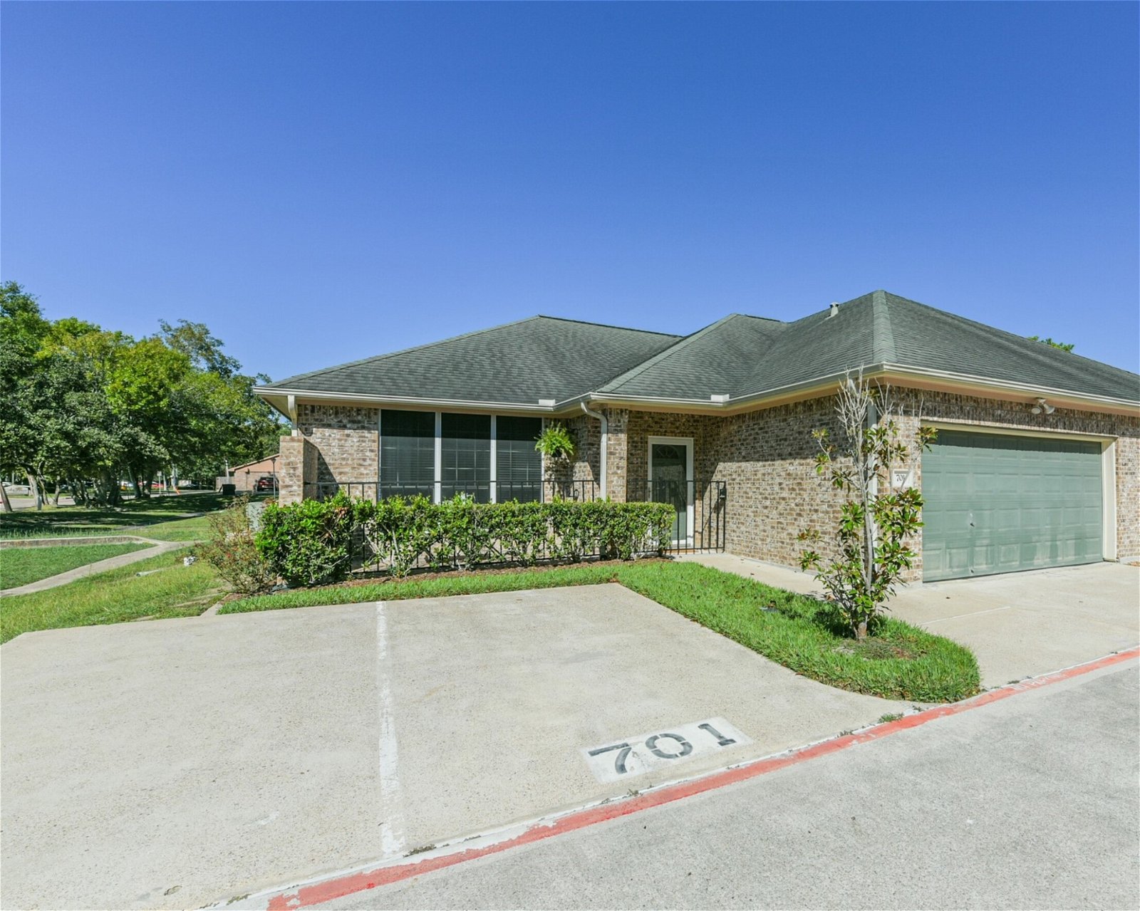 Real estate property located at 701 Cedarwood, Galveston, Friendswood, TX, US
