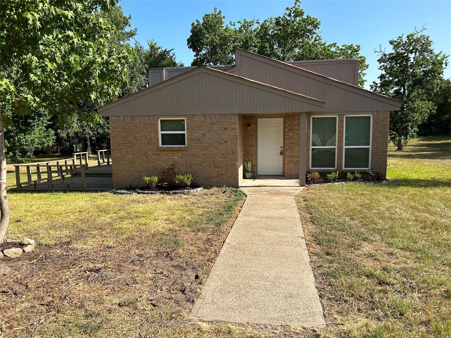 Real estate property located at 2 Edge Wood, Walker, Huntsville, TX, US