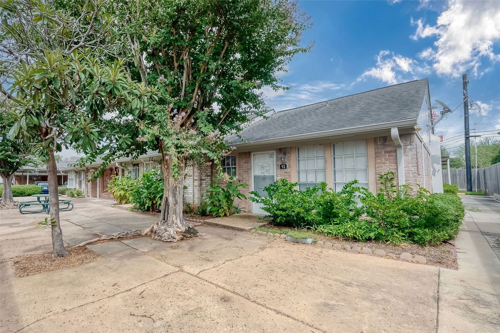 Real estate property located at 1016 Tri Oaks #92, Harris, Wilcrest Walk T/H Sec 01, Houston, TX, US