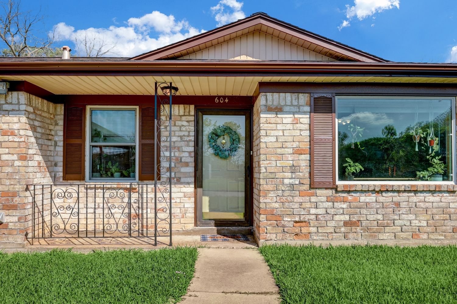 Real estate property located at 604 Debbie, Brazoria, Alvin, TX, US