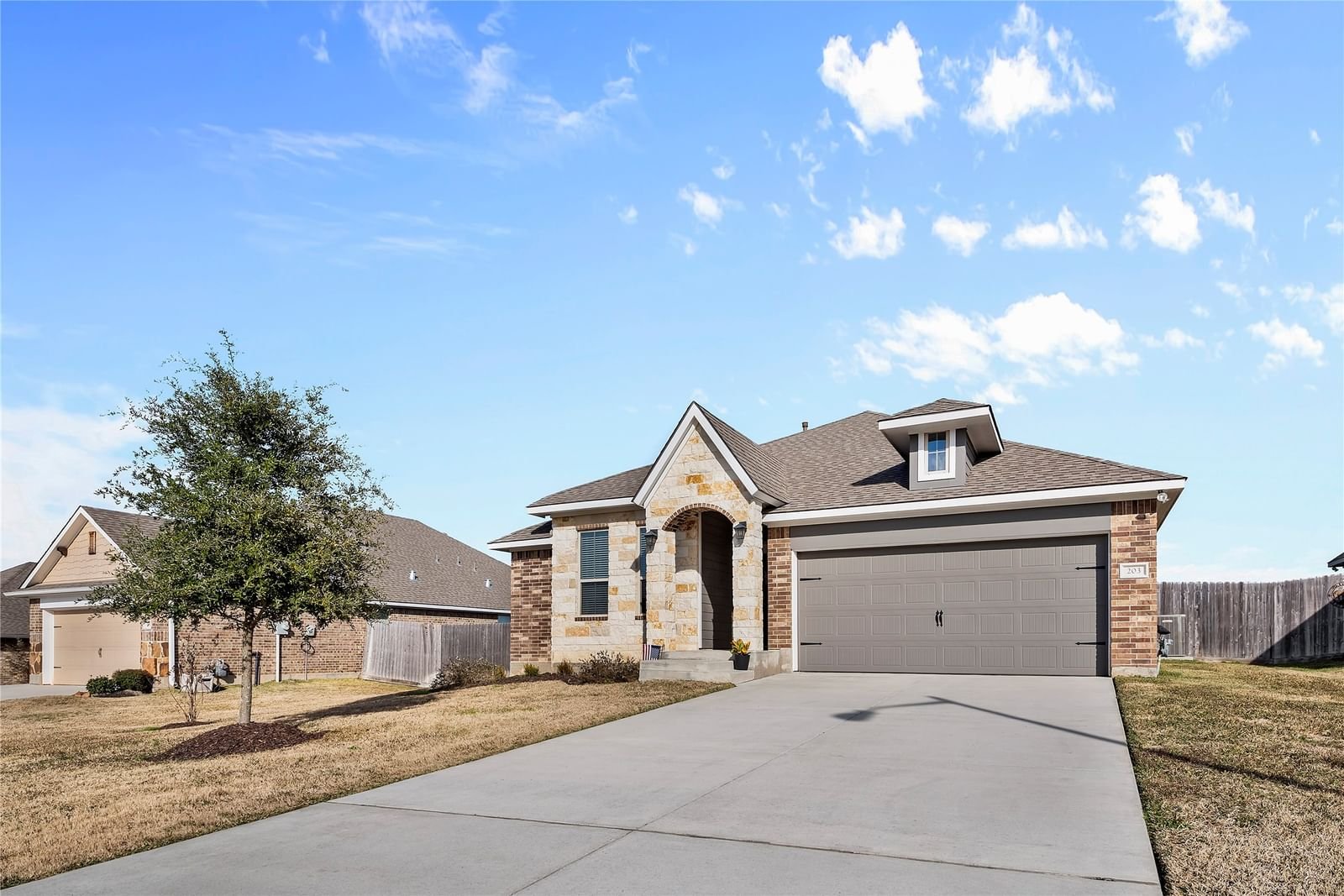 Real estate property located at 203 Racetrack, Montgomery, Lake Creek Village 02, Montgomery, TX, US