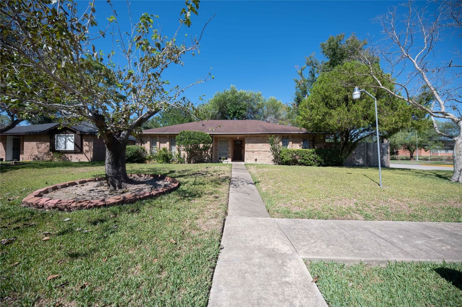 Real estate property located at 10902 Sharpview, Harris, Imperial Point Sec 01, Houston, TX, US