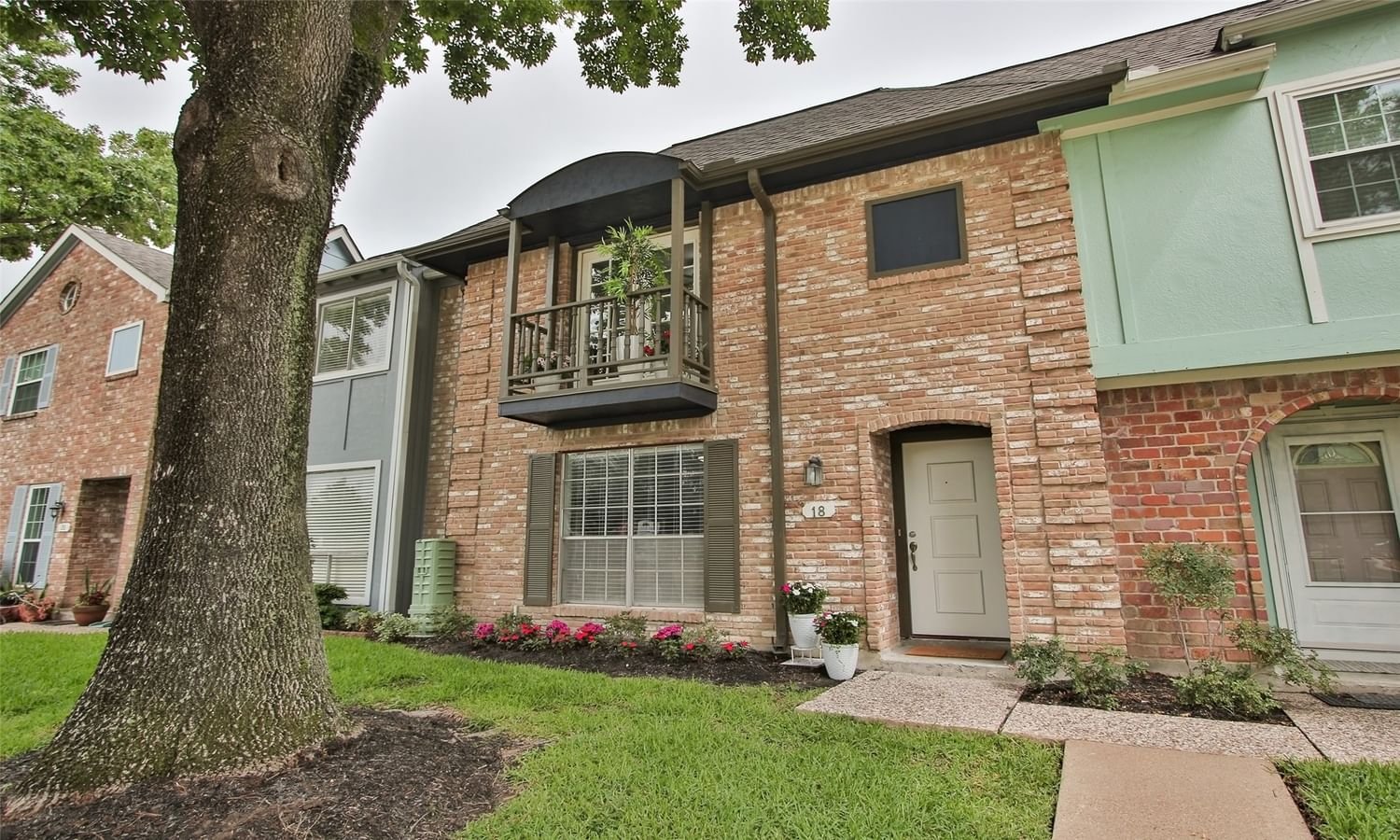 Real estate property located at 11002 Hammerly #18, Harris, Hammerly Woods Condo Ph 02, Houston, TX, US