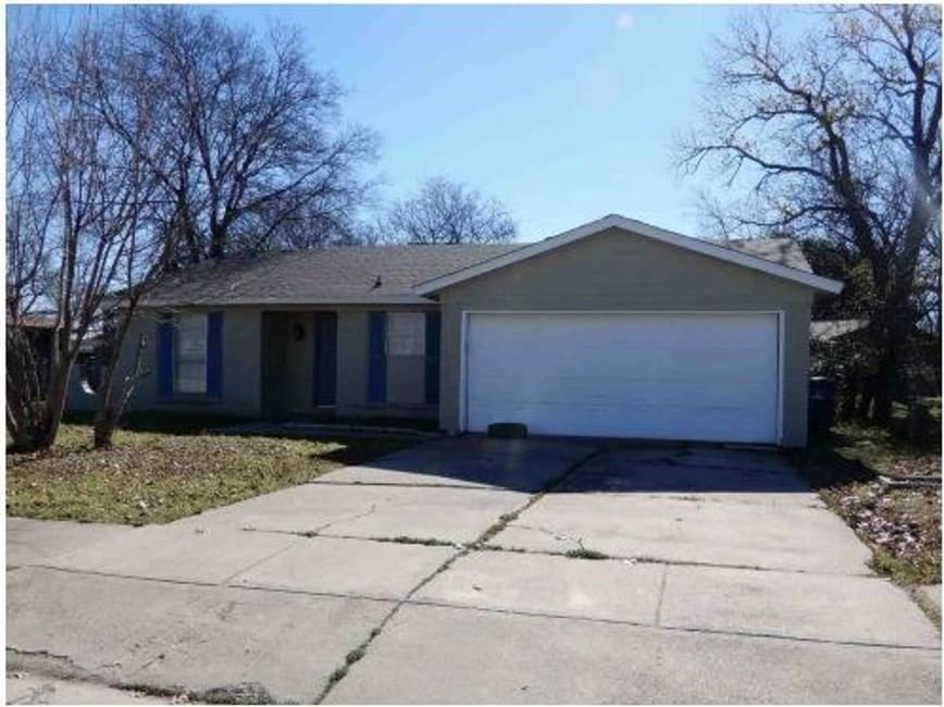 Real estate property located at 240 Buie, Tarrant, England Isle Add, Everman, TX, US