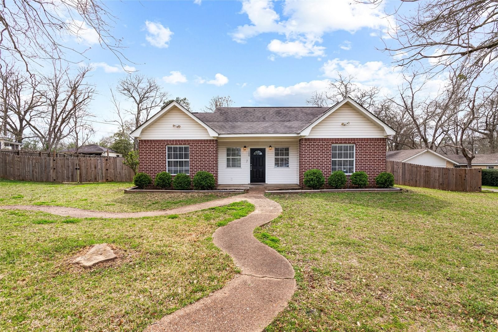 Real estate property located at 108 Viewcrest, Houston, Ozier Add, Crockett, TX, US