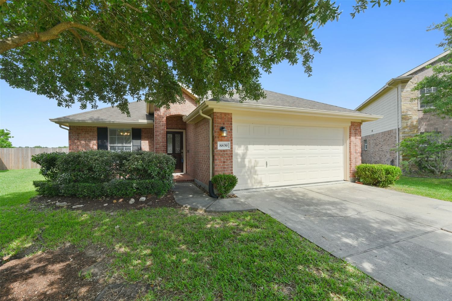 Real estate property located at 8839 Old Maple, Harris, Deerbrook Estates Sec 2, Humble, TX, US