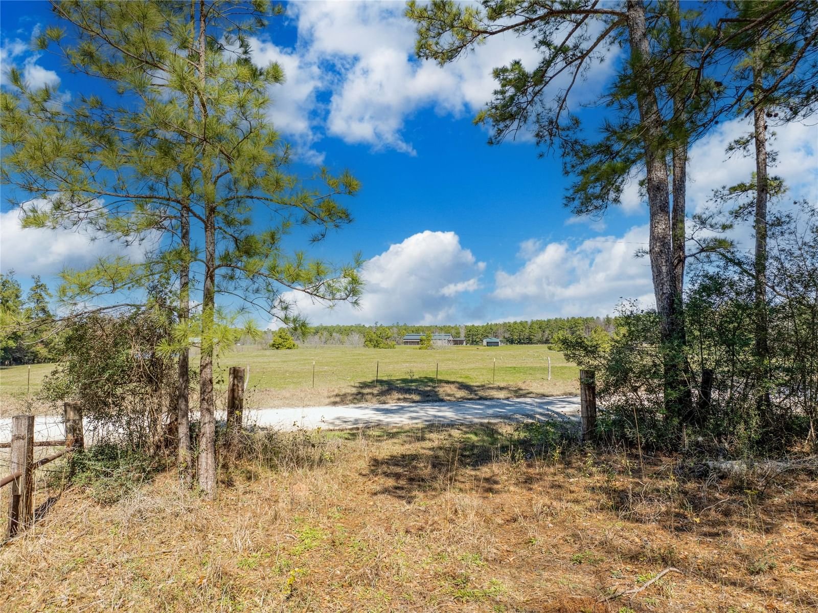 Real estate property located at Tract 1 Round Prairie Rd, Walker, N/A, Huntsville, TX, US