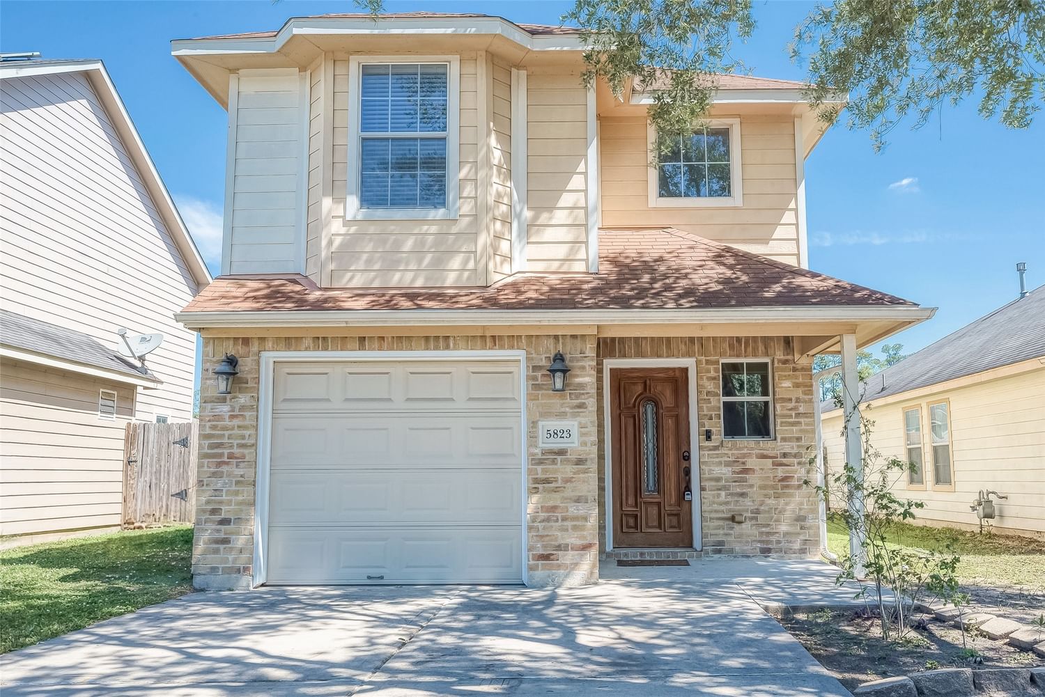 Real estate property located at 5823 Darlington Oak, Harris, Royal Oaks Terrace, Houston, TX, US