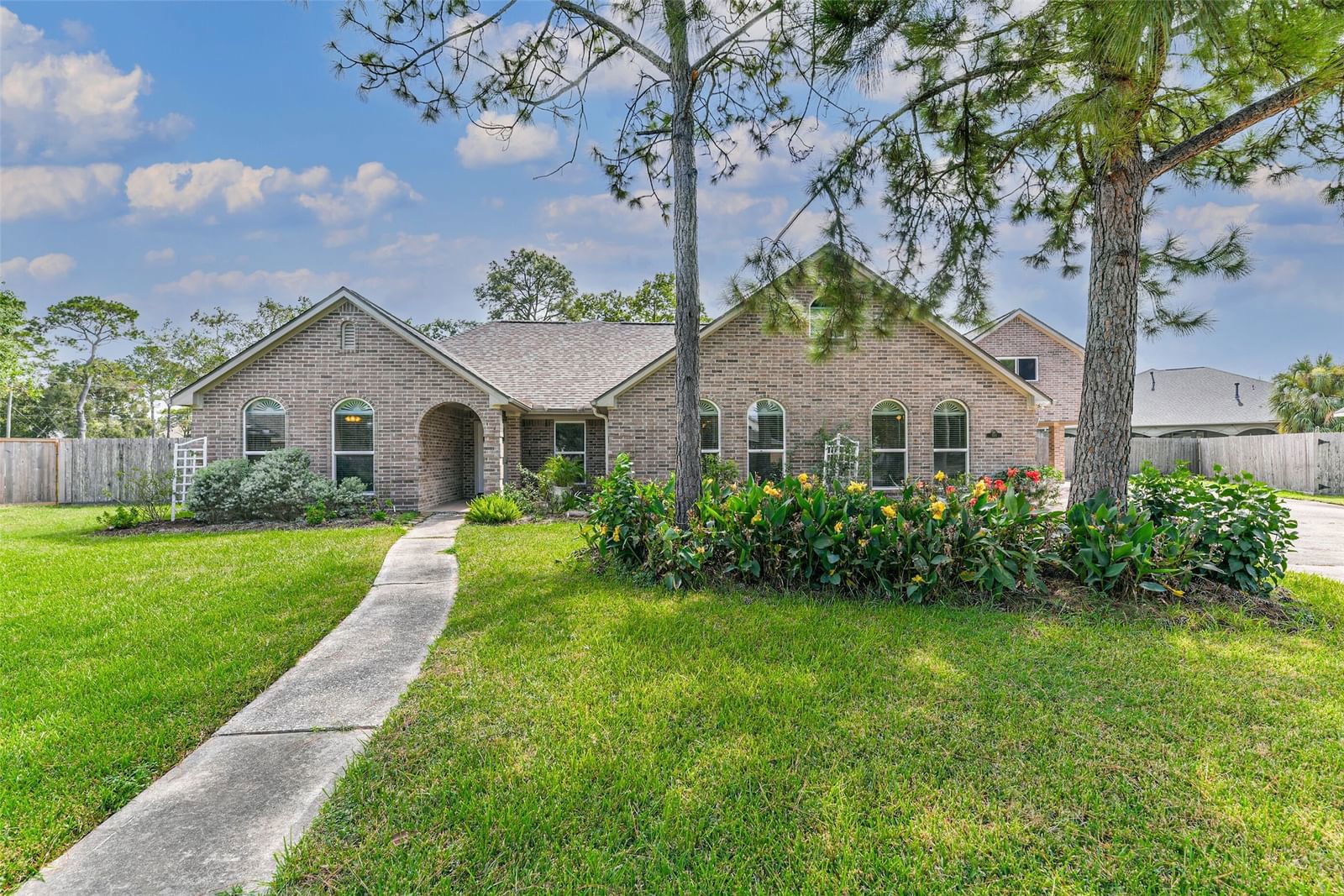 Real estate property located at 700 Piney Ridge, Galveston, The Forest Sec 7 2001, Friendswood, TX, US