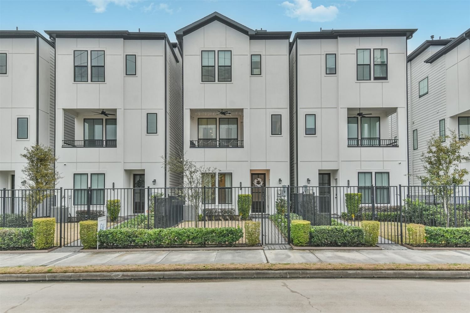 Real estate property located at 2818 Grand Fountains C, Harris, Medical Center, Houston, TX, US