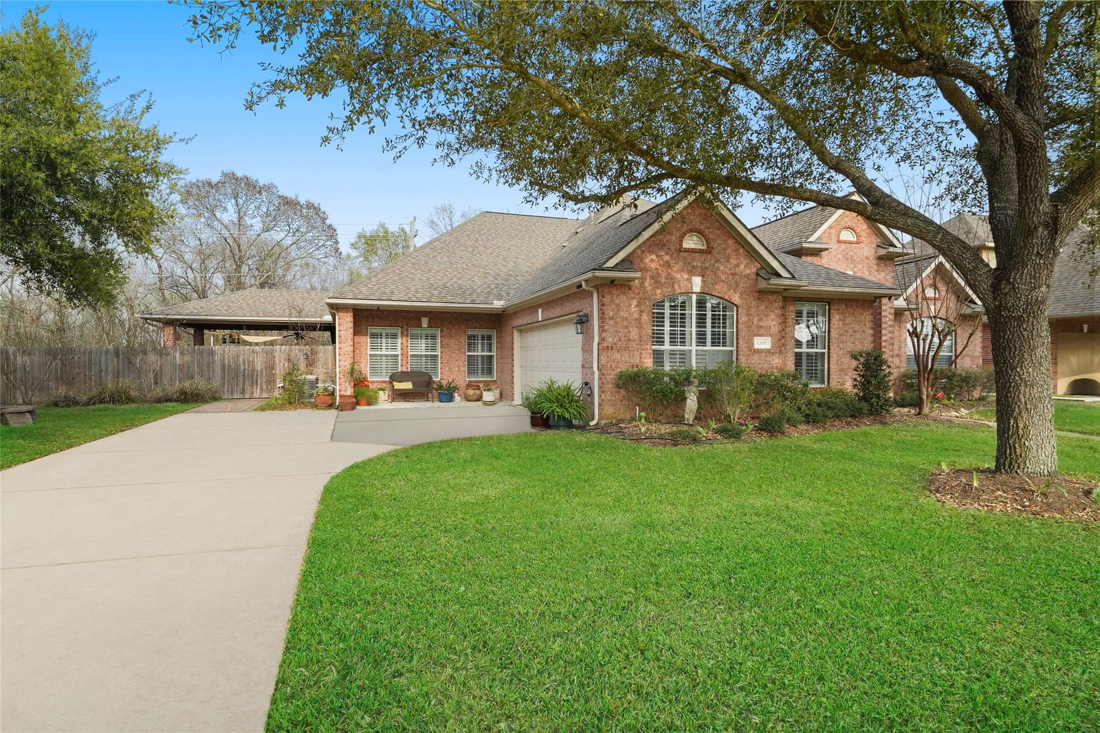 Real estate property located at 1305 Garden Glen, Brazoria, The Lakes At Highland Glen Sec, Pearland, TX, US