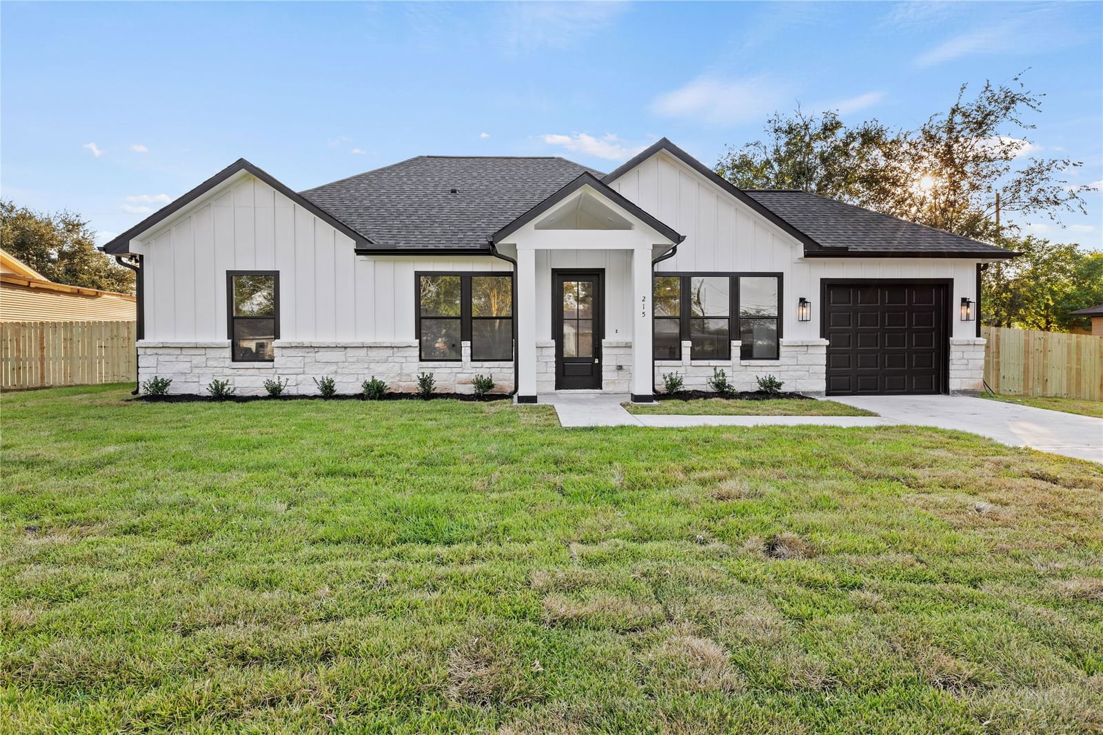 Real estate property located at 215 8th, Fort Bend, S A & M G, Beasley, TX, US