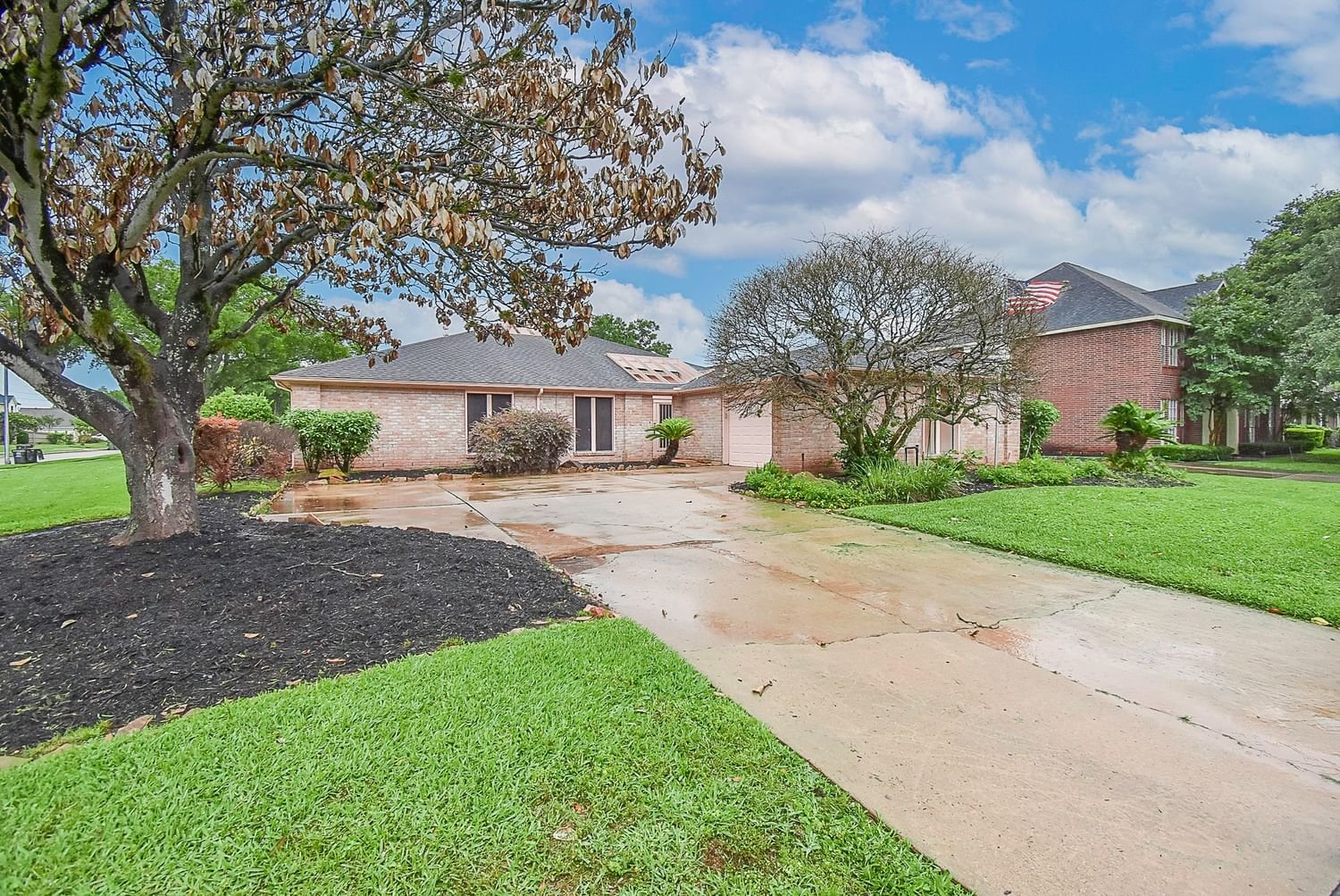 Real estate property located at 703 Millpond, Fort Bend, Sugarmill, Sugar Land, TX, US
