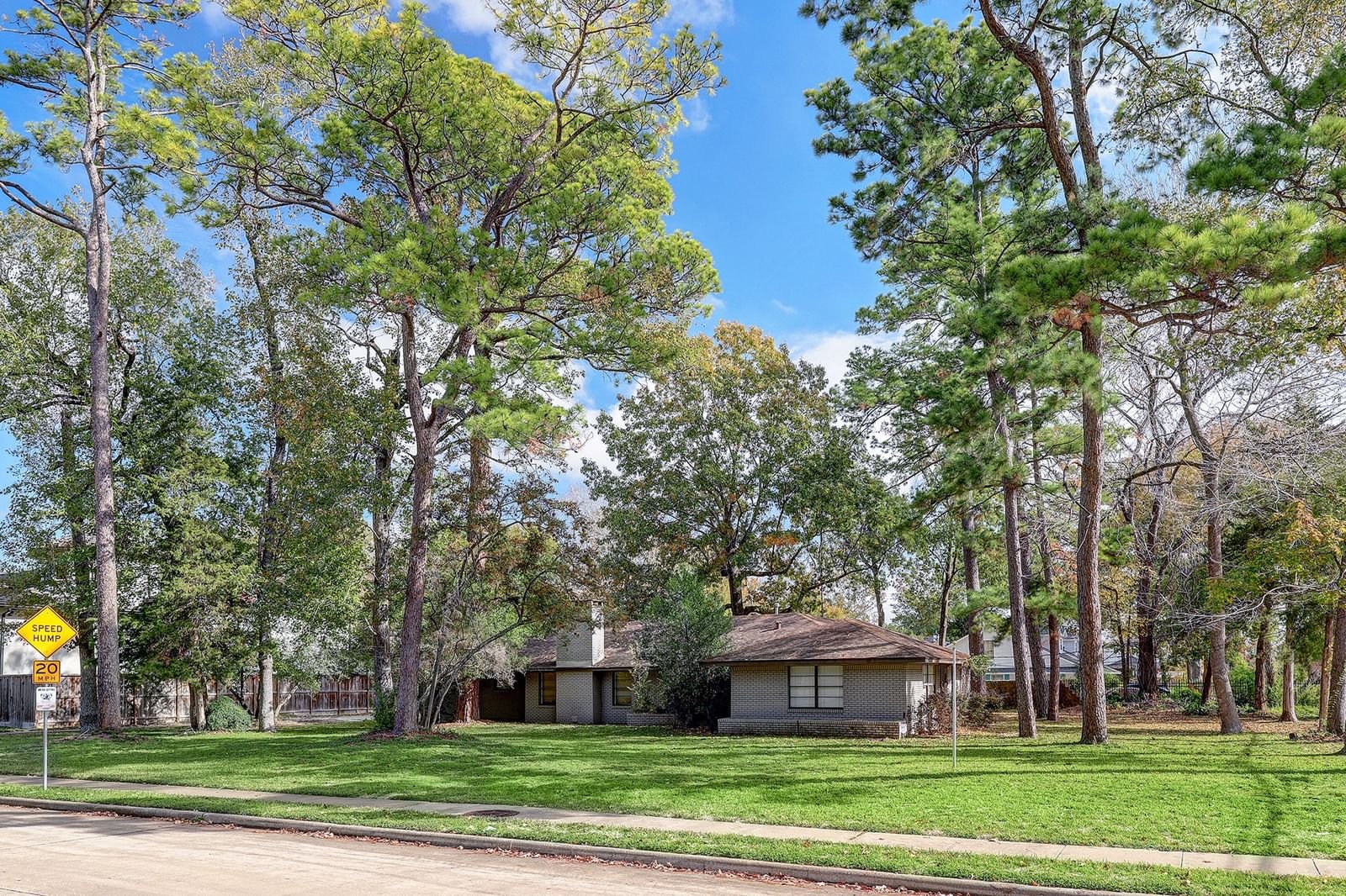 Real estate property located at 1402 Huge Oaks, Harris, Monarch Oaks 2, Houston, TX, US