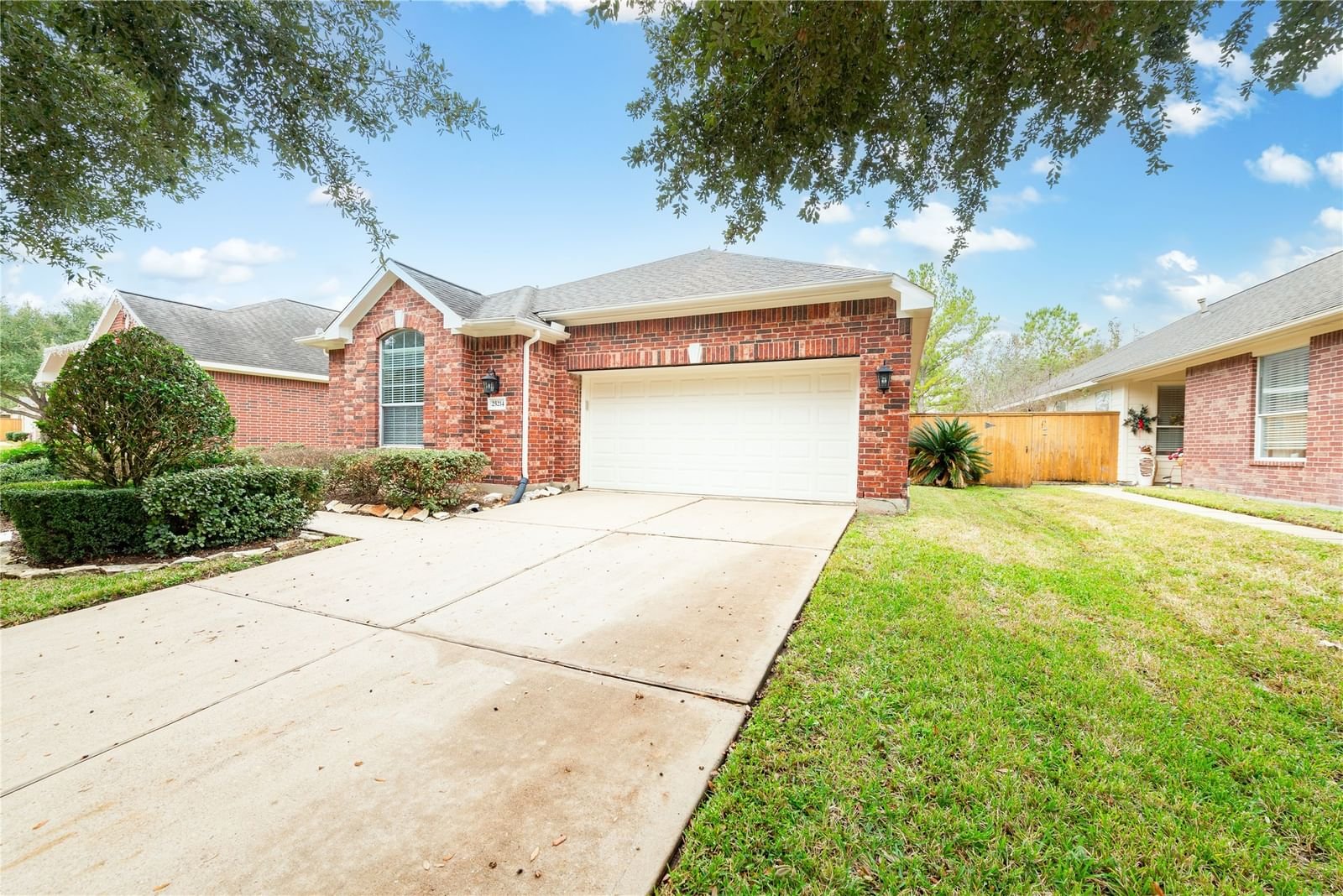 Real estate property located at 25214 Glen Holly, Fort Bend, Heritage Grand, Katy, TX, US