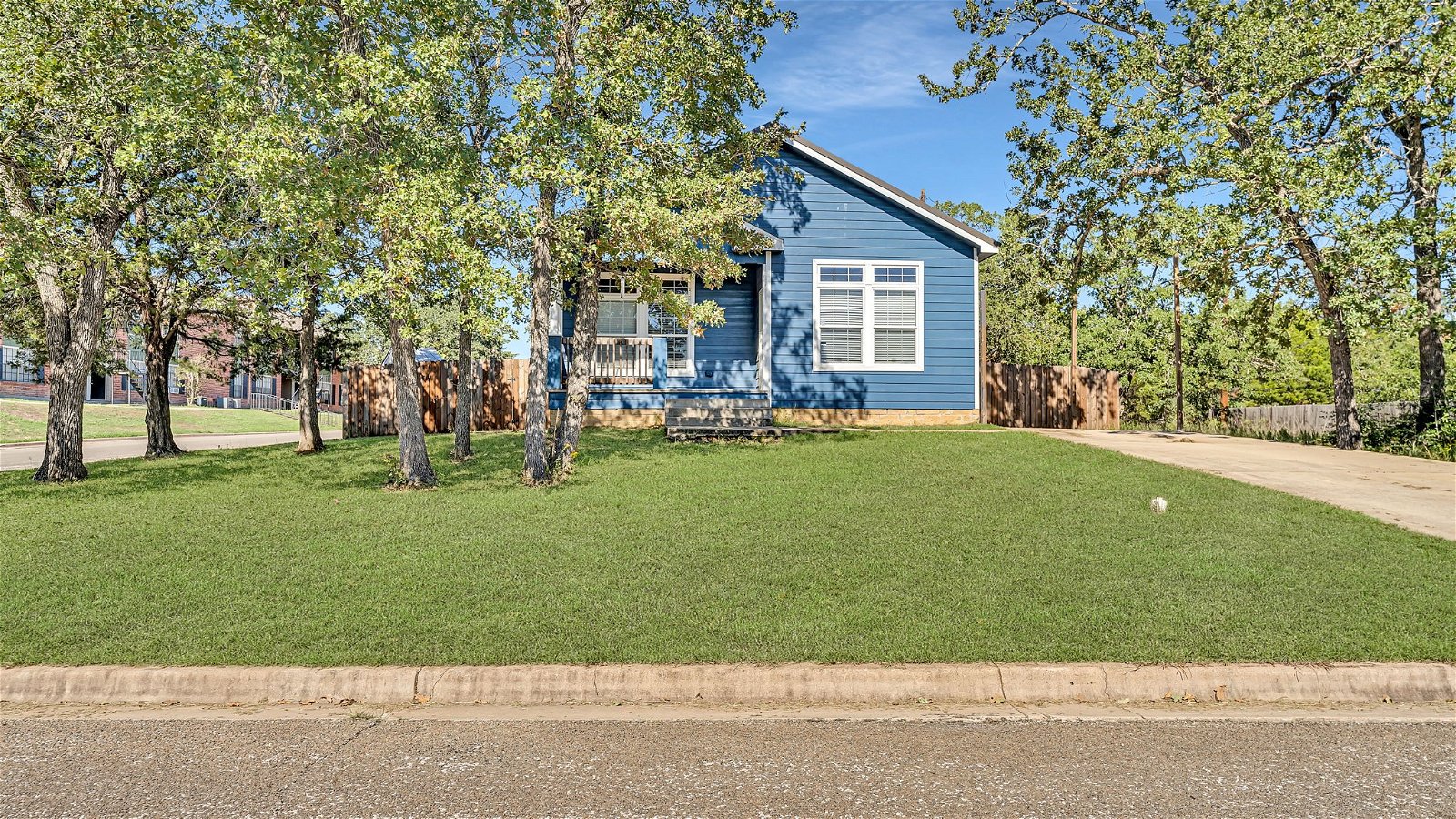 Real estate property located at 115 Oakbend, Lee, Rolling Oaks, Giddings, TX, US
