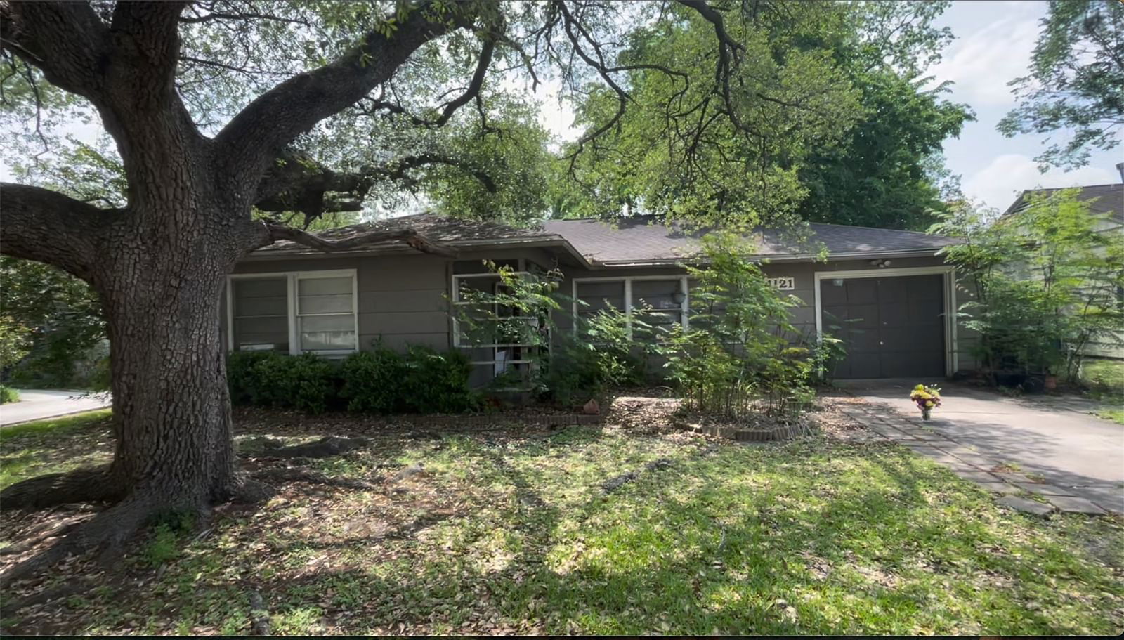 Real estate property located at 4121 Woodfin St, Harris, Westwood Sec 01, Houston, TX, US