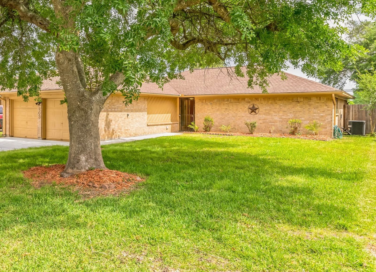 Real estate property located at 208 Driftwood, Galveston, Pecan Forest 2, League City, TX, US