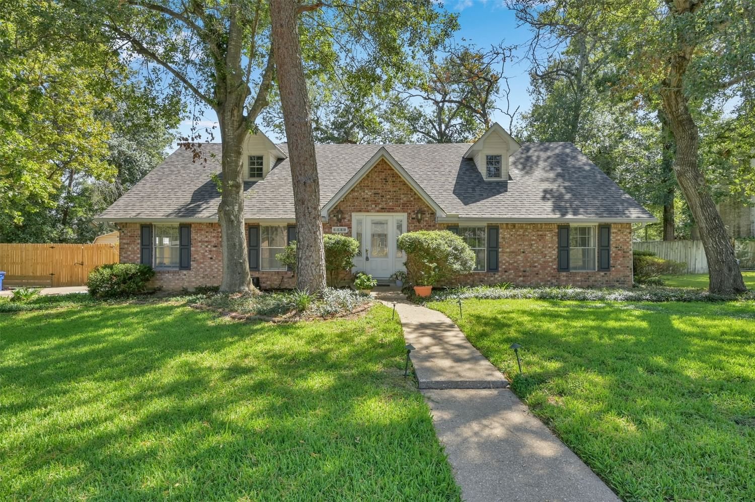 Real estate property located at 119 Willowbend, Walker, Huntsville, TX, US