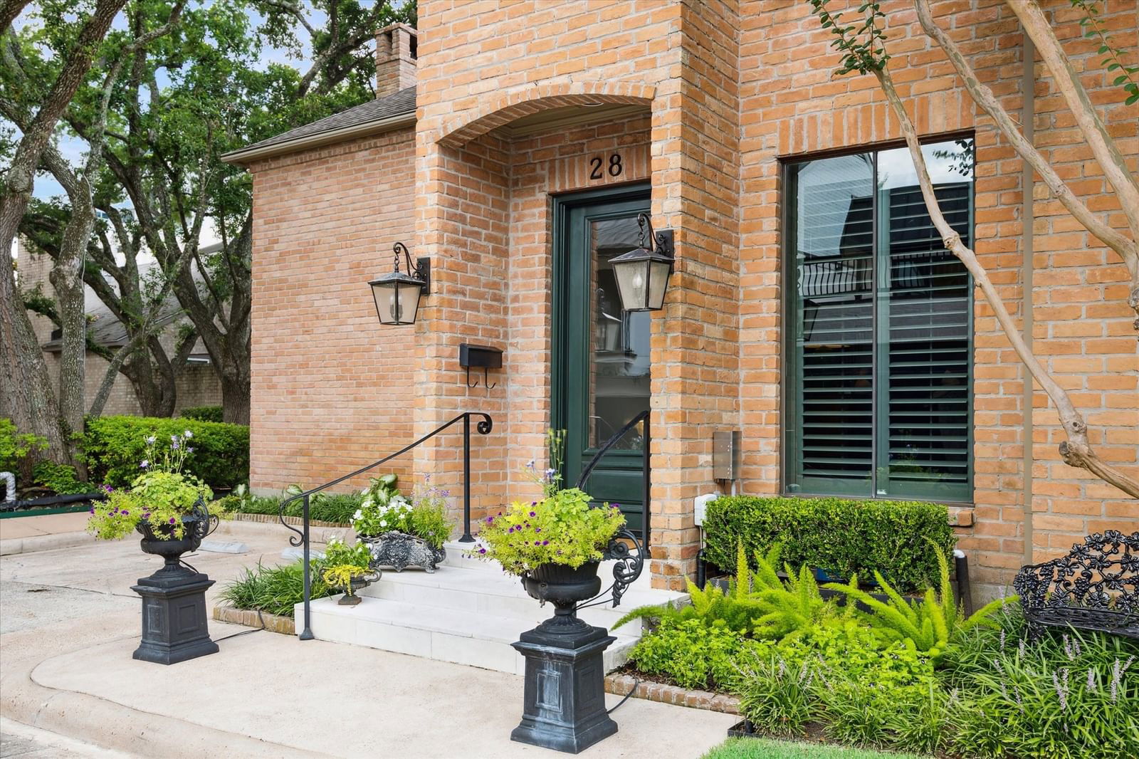 Real estate property located at 28 River Hollow, Harris, Riverhollow, Houston, TX, US