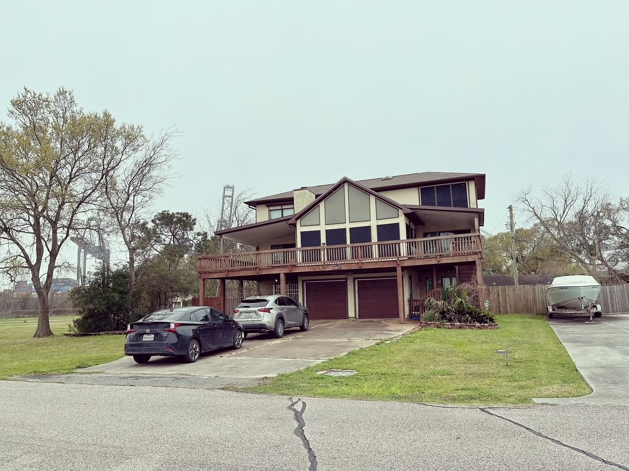 Real estate property located at 215 Bay Colony, Harris, Bay Colony, La Porte, TX, US