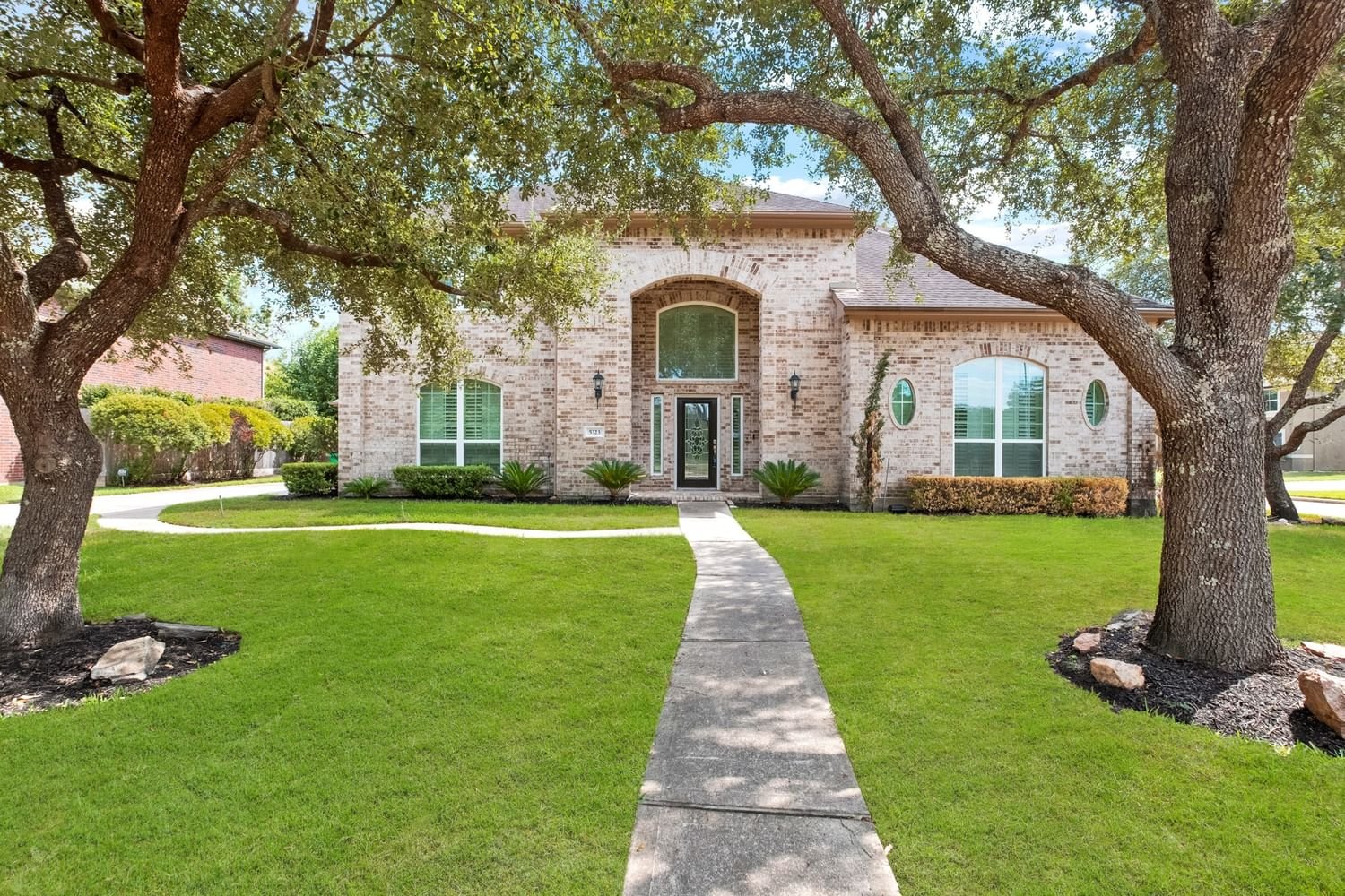 Real estate property located at 5323 Handbrook, Harris, Houston, TX, US