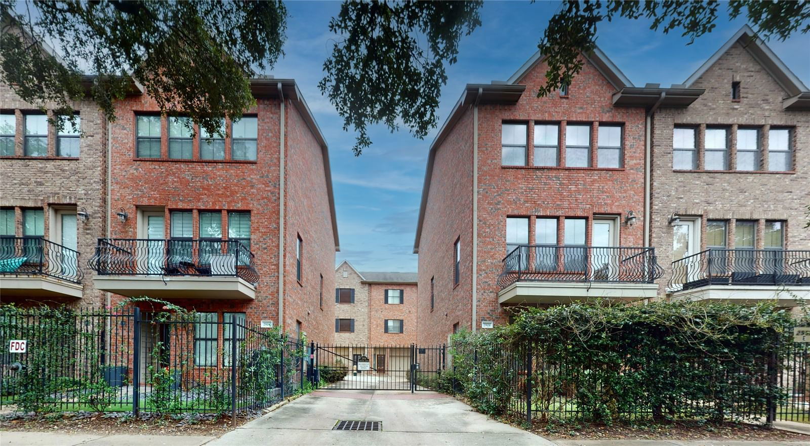 Real estate property located at 2904 Chenevert G, Harris, Chenevert 02 Condos, Houston, TX, US