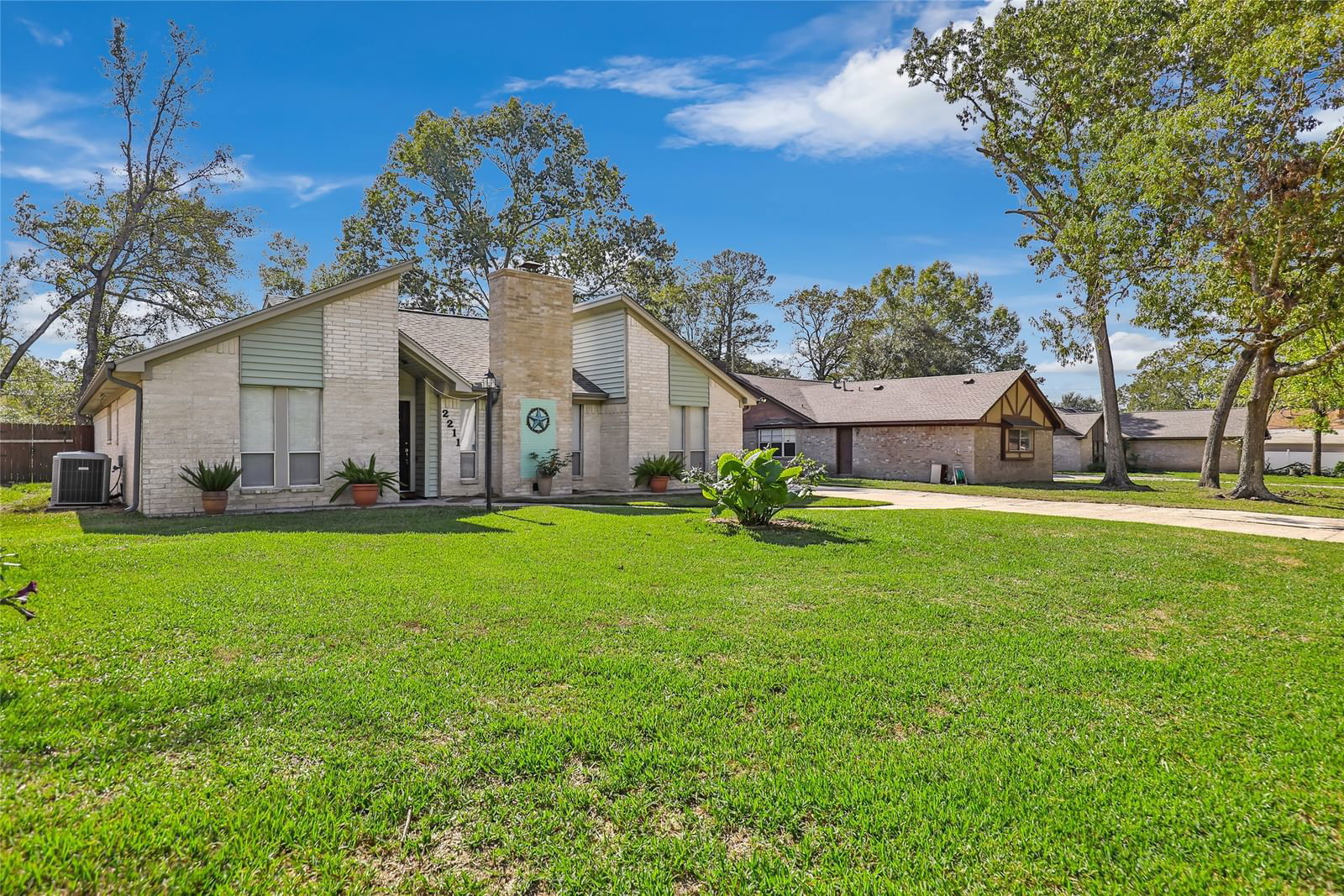 Real estate property located at 2211 Papoose, Harris, Indian Shores Sec 08, Crosby, TX, US