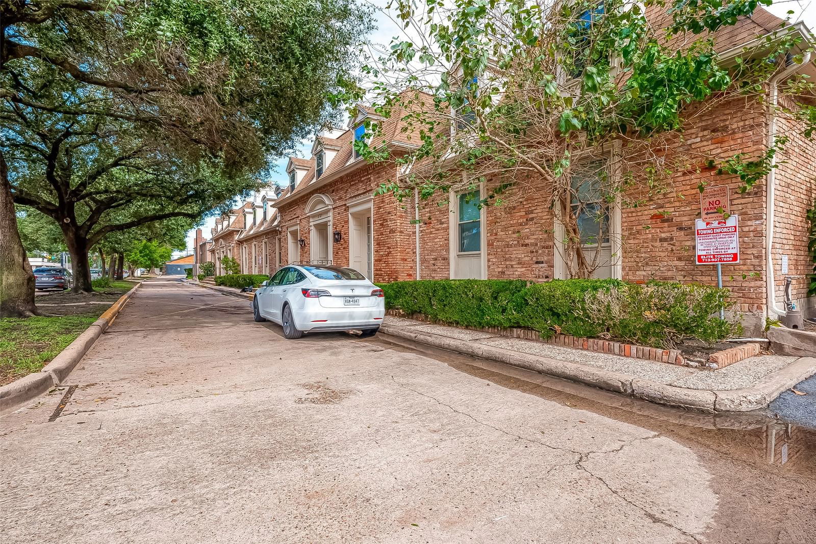 Real estate property located at 2727 Briarhurst #25, Harris, Trafalgar T/H Sec 06, Houston, TX, US