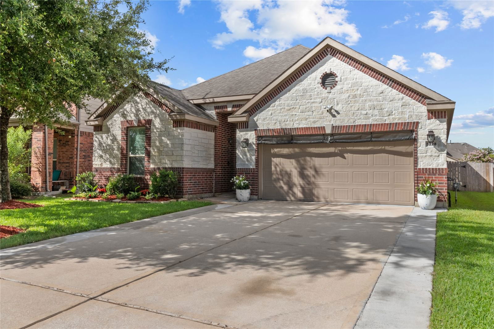 Real estate property located at 3228 Laurel Bend Lane, Fort Bend, Shadow Grove, Pearland, TX, US