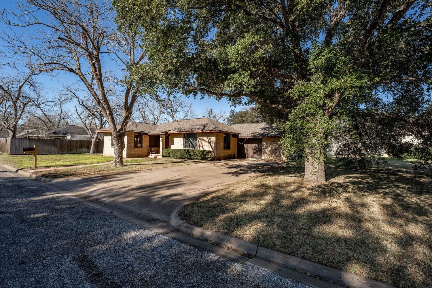 Real estate property located at 927 Walnut, Fayette, Weikel-Schiller 457, La Grange, TX, US