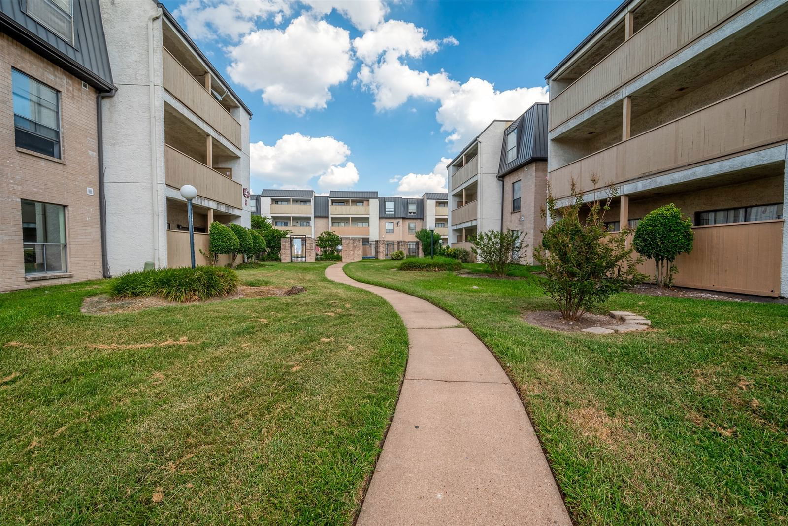 Real estate property located at 8515 Hearth #33, Harris, Hearthwood I Ph 3 Bldg 15, Houston, TX, US