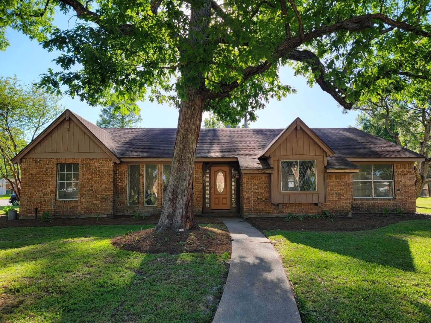 Real estate property located at 2001 Willowbend St, Montgomery, Holly Hills, Conroe, TX, US