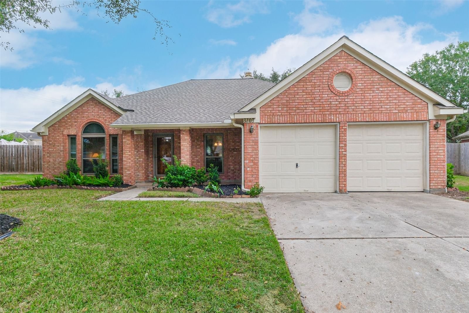 Real estate property located at 3703 Pin Oak, Brazoria, Pearland, TX, US
