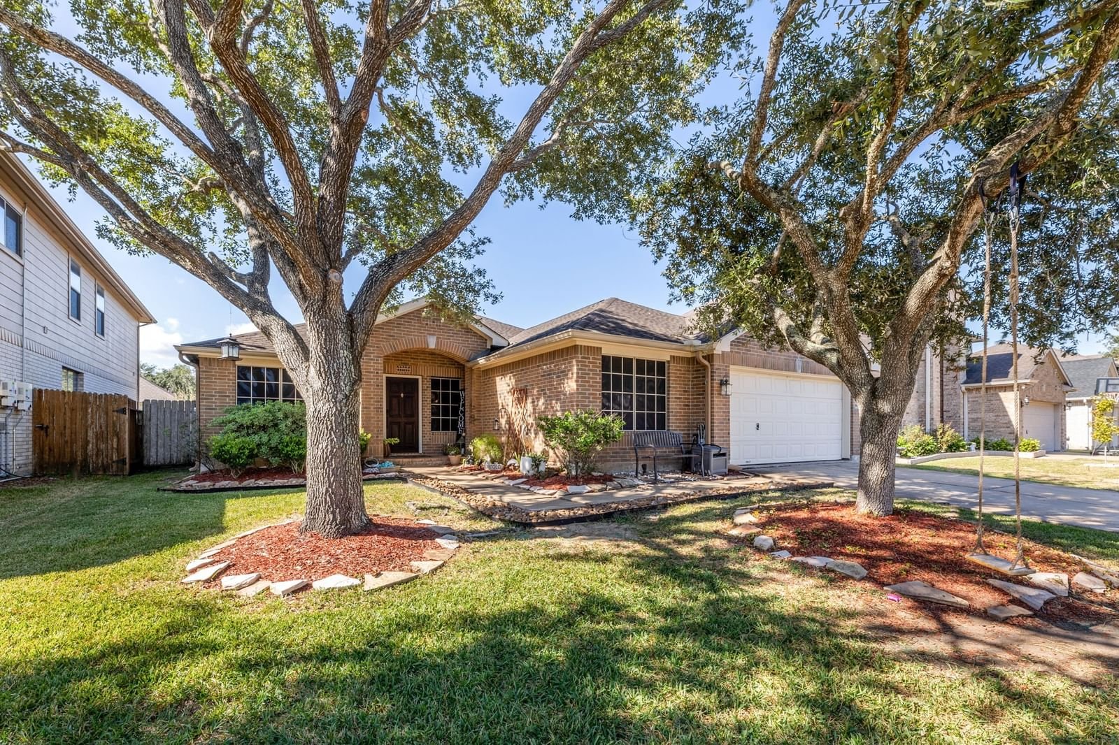 Real estate property located at 3807 Saxon Hollow, Harris, Heritage Park Sec 27, Friendswood, TX, US