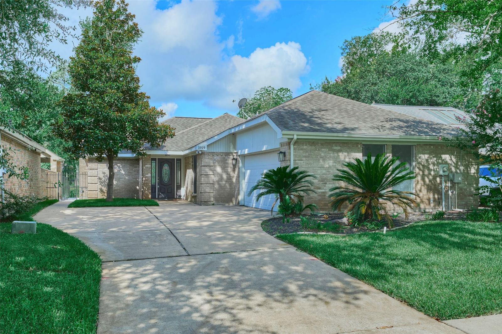 Real estate property located at 1919 Rock Fence, Fort Bend, Pecan Grove Plantation Sec 4, Richmond, TX, US