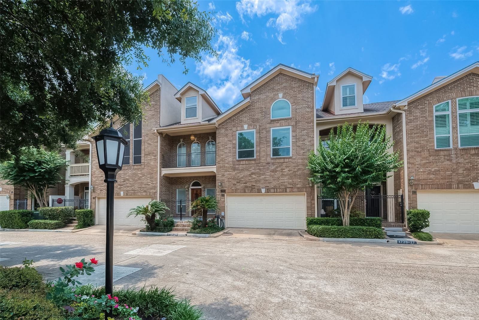 Real estate property located at 4720 Post Oak Timber #28, Harris, Post Oak Landing T/H, Houston, TX, US