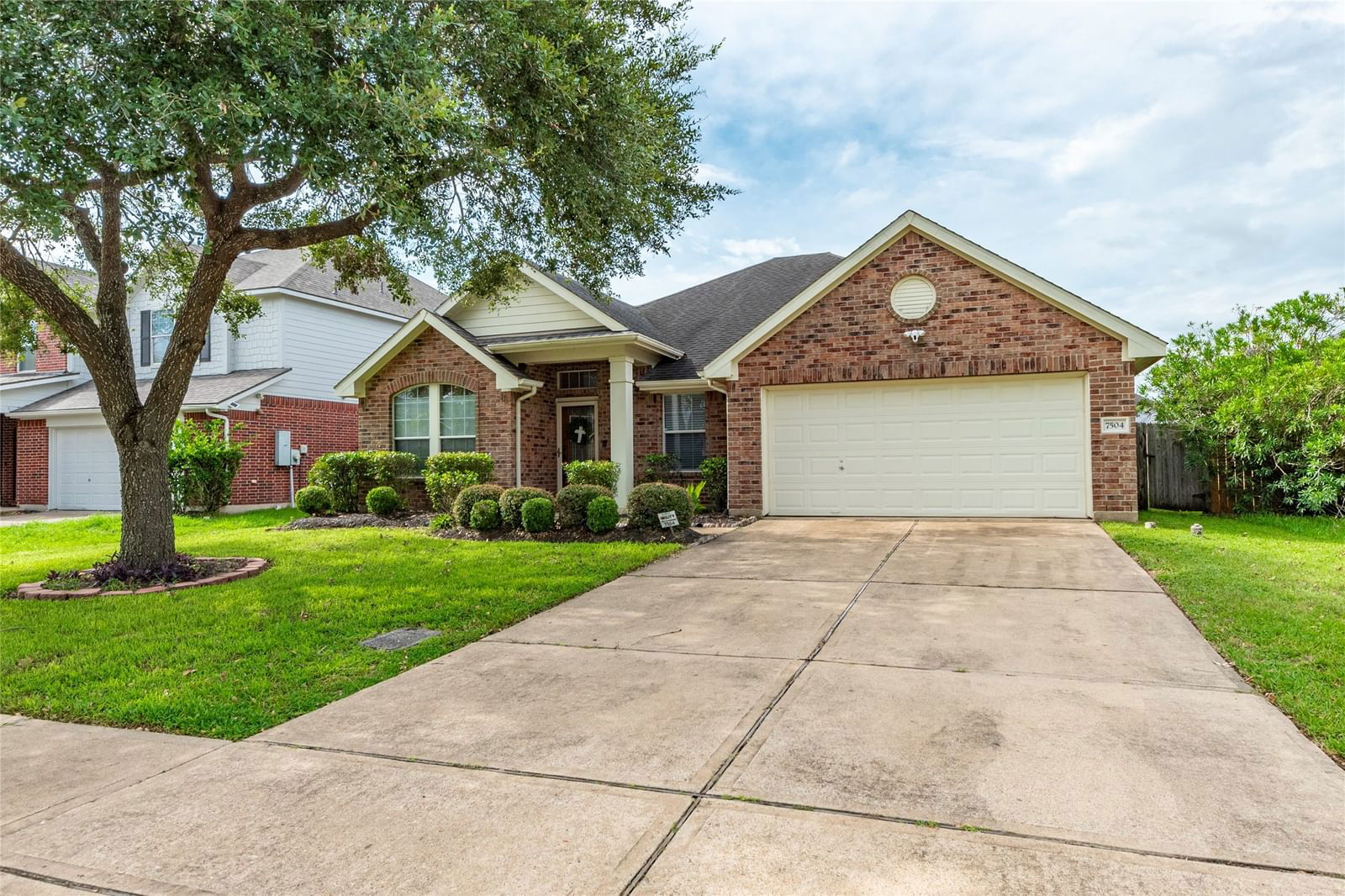 Real estate property located at 7504 Waterlilly, Brazoria, Avalon Terrace Sec 1, Pearland, TX, US