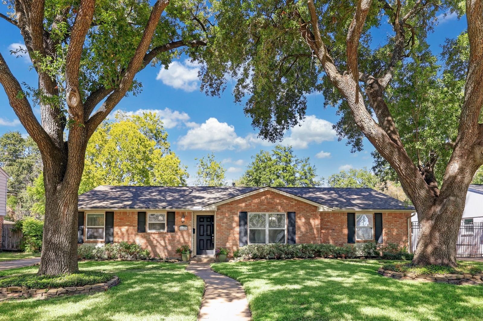 Real estate property located at 10626 Wickersham, Harris, Walnut Bend, Houston, TX, US