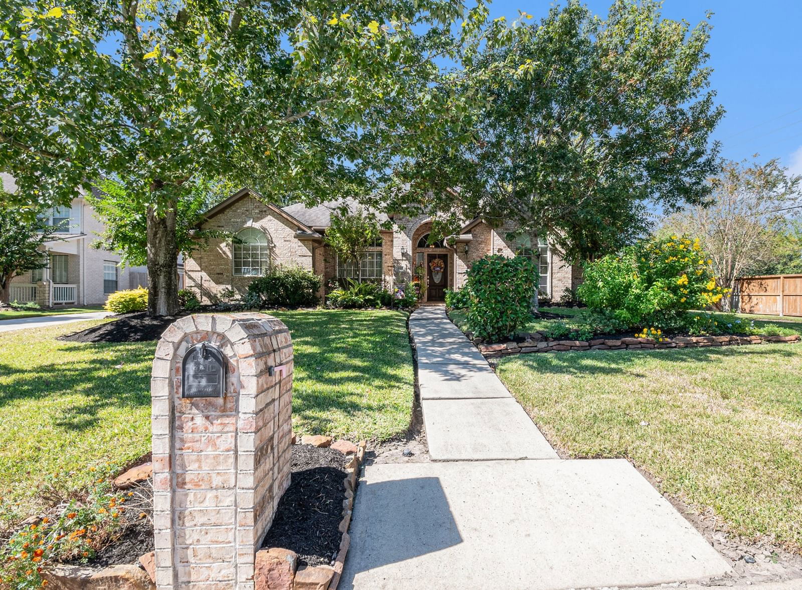 Real estate property located at 911 Scenic, Harris, Springwood, Tomball, TX, US