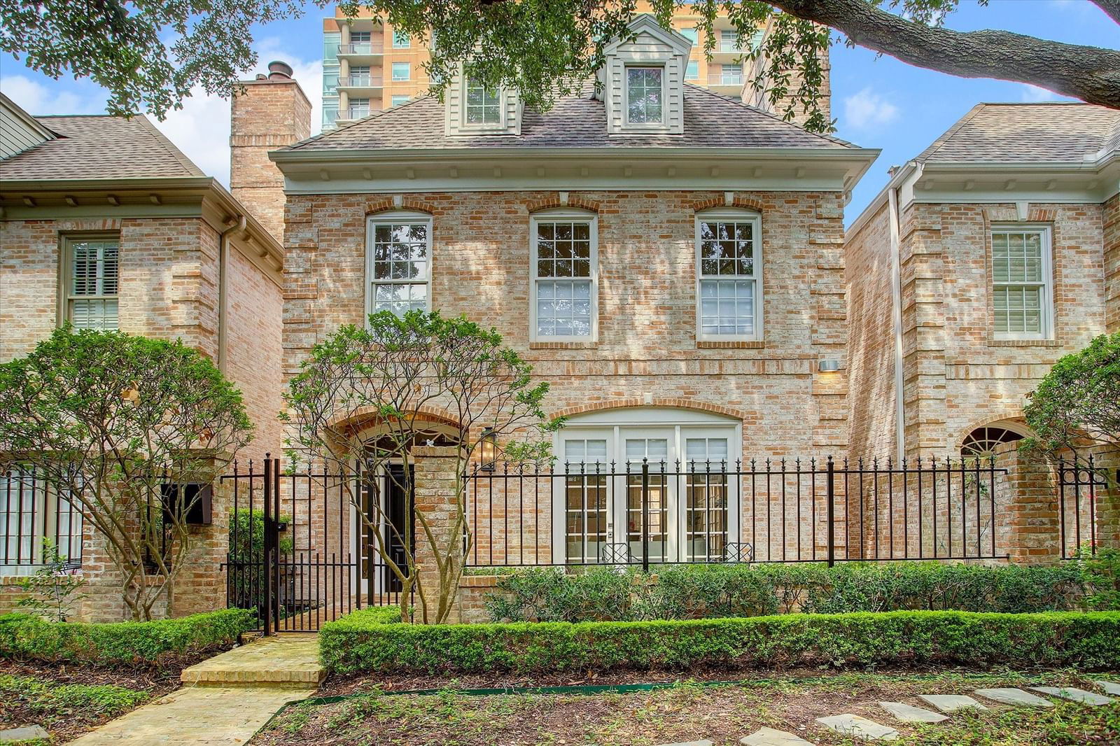 Real estate property located at 2308 Briarglen, Harris, River Oaks Court Garden Homes, Houston, TX, US