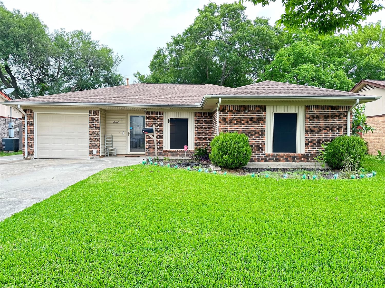 Real estate property located at 10115 Carlow, Harris, Fairmont Park West Sec 01, La Porte, TX, US